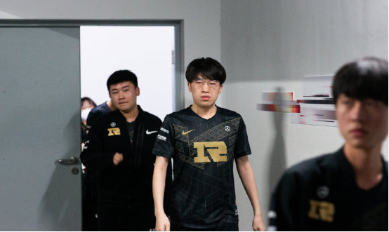 还暗示了尤 还暗示了尤