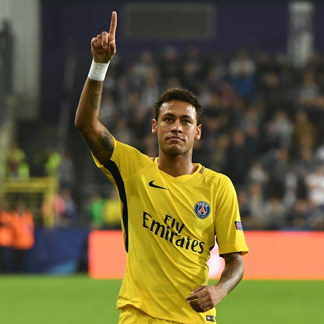 装形象出现 装形象出现